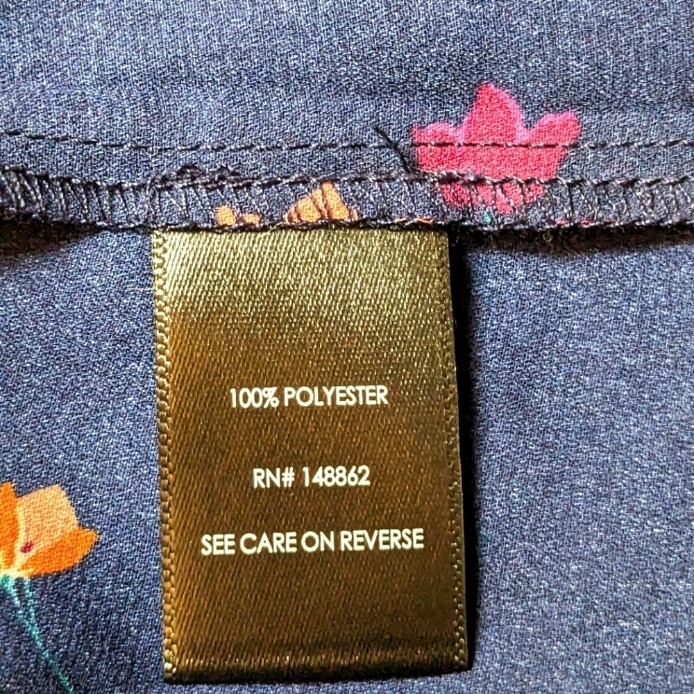 New With Tags Torrid Georgette Pintuck Button-Front Blue Floral Blouse Size 3X - Picture 12 of 13